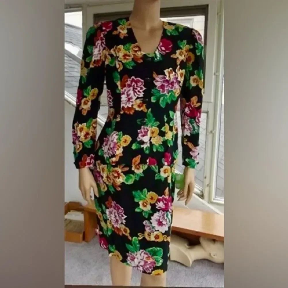 Nipon Boutique Vintage floral 100% silk suit set with blazer size 8